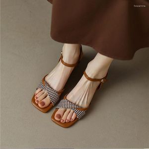 Sandalen Vrouwelijke Schoenen Uitverkoop Gesp Basic Vrouwen Sandaal Mode Casual Pumps Peep Toe Vierkante Hak Damesschoen Hakken