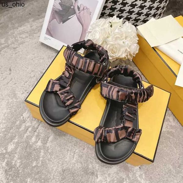 Sandales Première Collection Designer Sandales Femmes Feel Marron Satin Foulard En Soie F Lettre Tissu Imprimé Doux Pantoufles Plates Chaussures De Plage Sandales Mocassins 3541 J230522