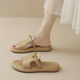 Sandalias Zapatillas cómodas de fondo plano Prendas de vestir de verano 2023 PU para la playa de las mujeres Suave e informal