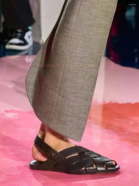 Sandales plates tricotées à bout pointu pour femmes, chaussures à la mode, noires et brunes, sangle arrière romaine d'été, cuir mat, solide, concis