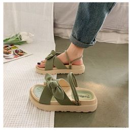 Sandalen platte enige internet dames schoenen zomer sprookjesstijl 2023 verbeteren mode student platform Roman Lady Sands Shoe
