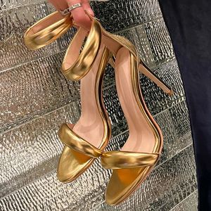 Sandalen voor stijl one-riem meisjes beknopte vrouwen sexy stiletto hiel rug zip cover hakken zomer sandalias goud 240129 799 s