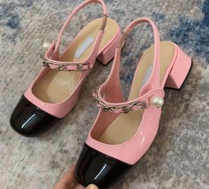 Sandales pour femmes chaussures de créateurs chaton de cuir breveté en caoutchouc C'est une chaussure Musthave pour les lieux de loi