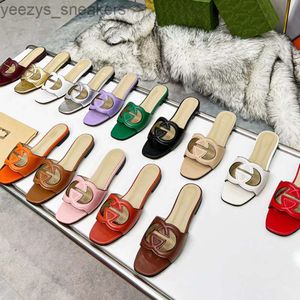 Sandalias gglies para mujer zapatilla de verano toboganes para mujeres zapatillas diseñador de marca diseñador de tacón plano de cuero versátil de cuero casual flip size 12 3w5t