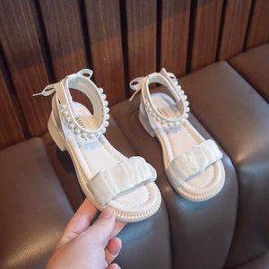 Sandals Girl's Sandals Riband Open Toe Pearl Children Sliders 26-36 PU Leer Elegant Fashion Kids Summer Flat Shoes AA230518