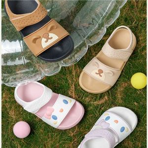 Sandalen meisje schoenen sandalen zachte zool anti slip schattige slippers 2023Summer nieuwe schattige cartoon kinderen schoenen elastische anti slip strand casual schoen