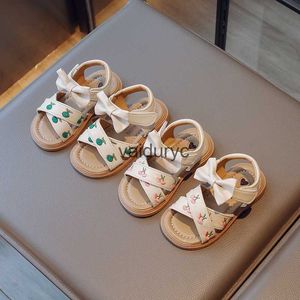 Sandals Girls 2024 New Fashion Princess Chaussures Soft Soft Middle and Small Childrens Beach Broidered Summer Roman H240411