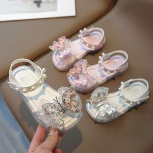 Sandals Girls 2024 Zomer Nieuwe vlinder Net Red Schoenen zachte zool baby prinses Koreaanse editie Childrens H240510