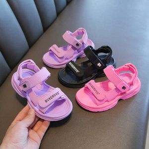 Sandals Girls 2024 Summer New Fashion Childrens Sports Chaussures Soft Soft Anti Slip Middle and Big Little Beach H240510