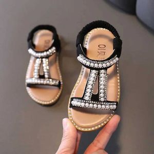 Sandalen Girls Childrens zomer Romeinse schoenen 2024 Elegant Pearl Water Diamond Party Princess Smooth en Casual Beach H240504