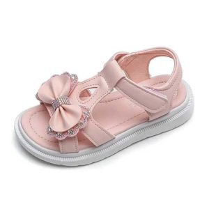 Sandals Girls Childrens Summer Sweet Rhinestone Party Princess Beach schoenen Cute Bow Soft Sole Flat D240527