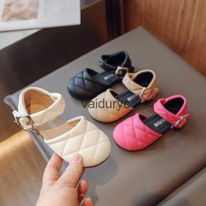 Sandals Girls Princess Shoes Baotou Xiaoxiangfeng Single 2024 Lente/zomer Nieuw Lingge Leather H240411