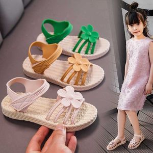 Sandals Girls Sandals 2023 Nieuwe zomer Kindermode zachte zool prinsesschoenen kinderen roze sandalen plat schoolschoenen babymeisjes schoenen