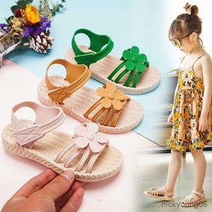 Sandals Girls Sandals 2023 Nieuwe zomer Kindermode Soft Sole Princess Shoes Kids Pink Sandalen Flat School schoenen Baby Meisjes schoenen R230529