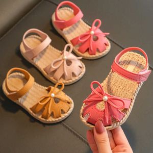 Sandalen Girls Sandals Nieuwe mode Princess Summer Soft Sole Non-Slip Leisure Beach Shoes Baotou Little Girl Sandals Z0331