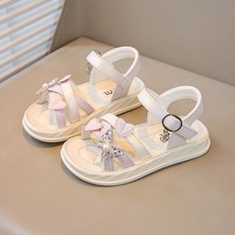 Sandalen Girls Sandalen Zomer Sweet Princess Kids Fashion Princess Solid Children Soft Pu Rhinestones Flower Shine Party Shoes 230421