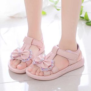 Sandals filles d'été Nouveau enfant de style étranger chaussures princesse grosse semelle douce flip mode d240527