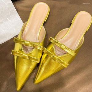Sandals Gold Bow 7328 Pointed Half Slippers vrouwen dragen 2024 Baotou platte schoenen in de zomer