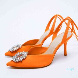 Sandales d'or à lacets talons chaussures en cristal 2022 pompes pointues dames plate-forme de basket-ball ornements de lacets dernier orteil africain Stra 220408