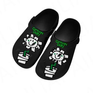 Sandalias Día verde Pop Rock Buqueo Home Townes Saques de agua personalizados Hombres Adolescentes para mujeres Garden Garden Beath Beach Holpers Slippers Black