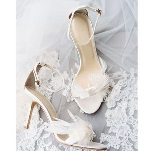 Sandales À La Main Femmes Blanc En Cuir De Mode De Mariée D'été De Mariage Chaussures 10 cm Mince Talons Hauts Plume Chaussure Femmes Stilettos