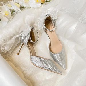 Sandales chaussures à talons hauts avec Baotou pointu boucle de perle creuse mode mariée demoiselle d'honneur mariage sandales pour femmes.