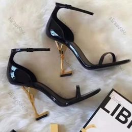 Sandalias Tacones altos zapatos de diseñador Heels París Classics Women Mujeres de 10 cm8cm Boteros de boda de oro dorado negro Tamaño 35-41