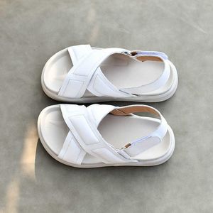 Sandalen hoogwaardige koeienhuid jongens casual sandalen ademende echte lederen babymeisjes strandschoenen licht kindertuin schoenen maat36 aa230518