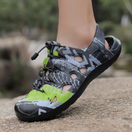 Sandales marques de vente chaude obstrument les hommes sandales chaussures décontractées eva sandles légers chores colorées pour la plage d'été zapatos hombre 2023
