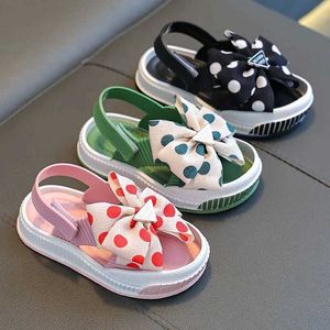 Sandales chaudes vendant 2024 filles sandales d'été mignon baotou princesse chaussures non glipt semelles molles enfants enfants peu h240504