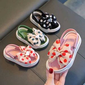 Sandales chaudes vendant 2024 filles sandales d'été mignon baotou princesse chaussures non glipt semelles molles enfants enfants petites filles