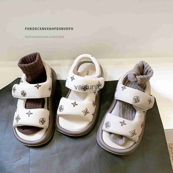 Sandales Internet célébrités Summer Chaussures pour enfants 3-6-12 ans Sandales Girl Femelle Roman Homme plage Enfants d'âge moyen H240411