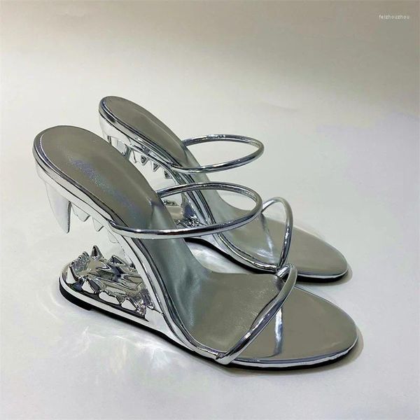 Sandales Ippeum Métallique Silver Wedges 2024 Design d'été Dent en métal à talons hauts Sexy Rose Pantoufles Femmes Y2k Chaussures