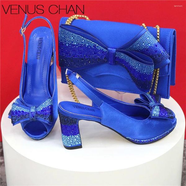 Sandales italien Design Spot Goods Blue Elegant dames Fashion Crystal Bow Point Toe Chaussures quotidiennes ou sac de fête ensemble pour les femmes