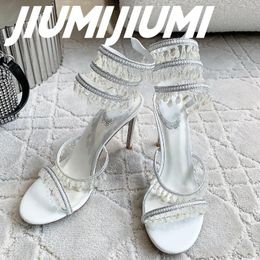Sandales jiumjiumi chaussures de femme à la main