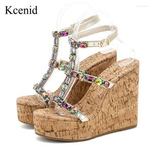 Sandalen kcenid kleurrijke strass dames platform wig sandaal zomer 2024 mode t-riem hoge hakken houten bodem vrouwelijke schoenen