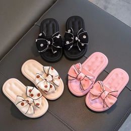 Sandals Kids Baby Girls Slippers Soft Sole Comfortabele niet-slip Toddler Princess Sandalen met Bow Summer Beach Shoes 230420