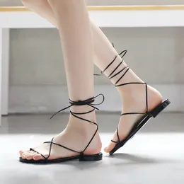 Sandálias Design Coreano Mulheres Cross-amarrado Senhora Sapatos Clip Toe Fada Romana Vento Sandalias Banda Estreita Gladiador Flat Elegante