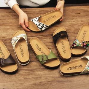 Sandales Korean Style Couple Cork Sandales Femmes Bref STRAP DÉCORAGE PLAQUES Sandales Salles Soft Microfiber Leather Flipflops