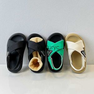 Sandalen Koreaanse versie Childrens Sandals 2024 Zomer Nieuwe Girls Beach Shoes Boys Soft Soled Baby Girl Trend H240507