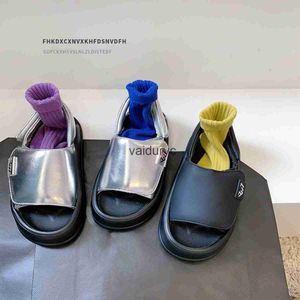 Sandales Version coréenne Silver Summer Chaussages Chaussures pour enfants 3-6-12 ans Sandals garçons filles plage H240411