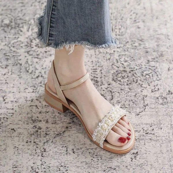 Sandalias Zapatos de mujer Crystal para mujeres con tacones bajos Tendencia de verano 2024 Calzado al aire libre Una palabra Vintage en oferta Lujo diario