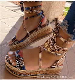 Sandales grande 2020 été nouvelle sandale femmes bride à la cheville serpent romain Sequin chaussures à semelles épaisses pour femmes J240315