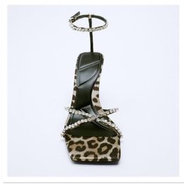Sandales Grande taille Chaussures d'impression léopard Strass 2021 Summer Croix Talons Femmes Big Stiletto Filles Haute Confort Rome Boucle Saint