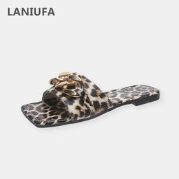 Sandalias de leopardo para mujer