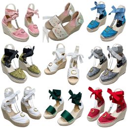 Sandalias con letras, zapatos de diseñador de marca, tacones altos de verano para mujer, zapatos de pescador de tela de lona, zapatos de plataforma con fondo de paja, pajaritas con cordones, nueva moda de lujo, tacón de cuña