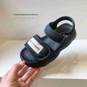 Sandals Letter Childrens Shoes Summer 2024 3-6-12 jaar oude jongens Romeinse strandmeisjes Big Kids H240411