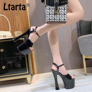 Sandalen Ltarta Zomer Hoge Hakken Sexy Nachtclub Vrouwen Schoenen Waterdicht Platform Model Catwalk Pole Dances Dames Sandalen LFD 220318