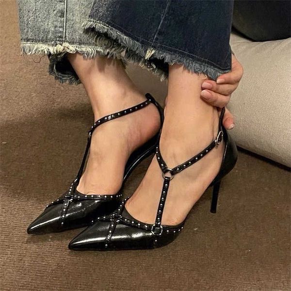 Sandalias Marca de lujo Mujer Bombas Remache Punta puntiaguda Tacón fino Mujer Zapato Fiesta Negro Damas Stiletto Tacón alto para 230406