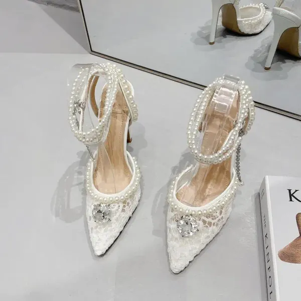 Sandalias de lujo malla rainstone verano tacones altos para mujeres cuerdas de cuentas decoración de metal punta puntiaguda elegante calzado femenino